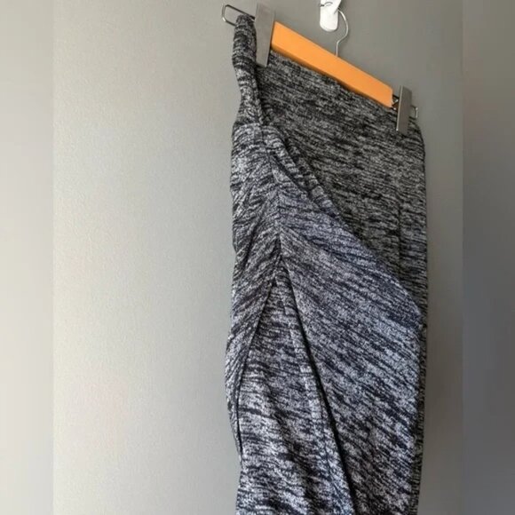 Wilfred free by Aritzia, size XXS, Tyra faux ruched wrap body con skirt, stretch - Picture 4 of 8